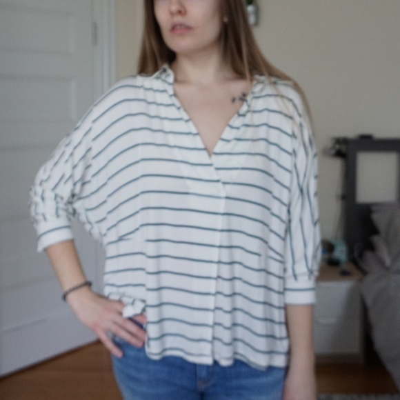 Free People Oversized Flowy Batwing 3/4 Sleeve Top - Picture 2 of 6